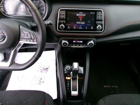 Used 2020 Nissan Kicks SR FWD image 16