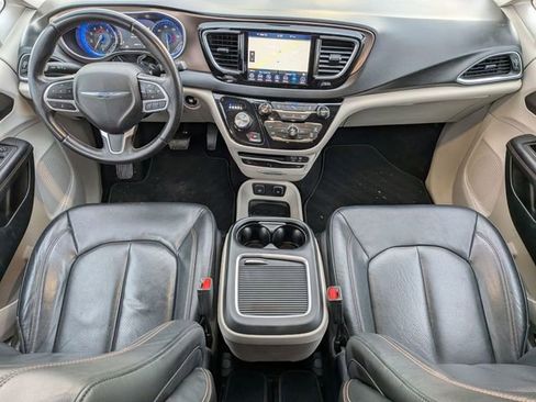 Certified 2018 Chrysler Pacifica Touring-L Plus image 26
