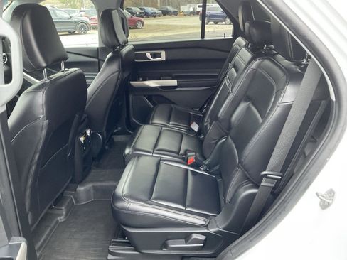 Used 2021 Ford Explorer XLT w/ Equipment Group 202A image 12
