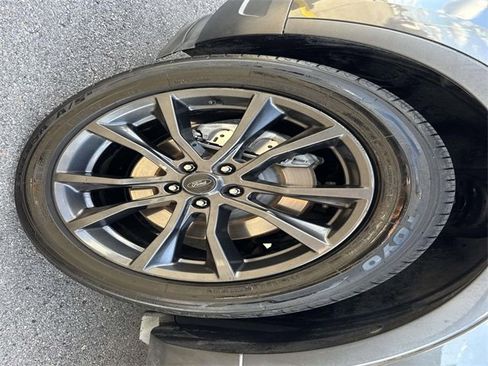 Used 2018 Ford Explorer XLT w/ Equipment Group 202A image 9