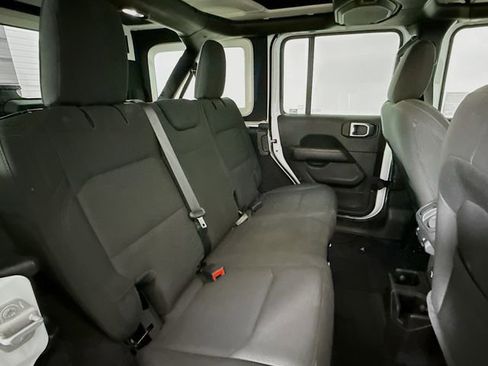 Used 2022 Jeep Wrangler Unlimited Sahara image 24