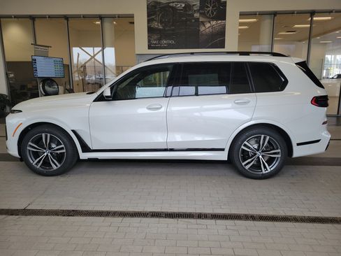 New 2026 BMW X7 xDrive40i image 2
