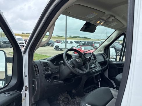 Used 2024 RAM ProMaster 2500 w/ Convenience Group FWD image 12