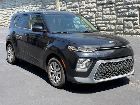 Used 2020 Kia Soul LX FWD image 4