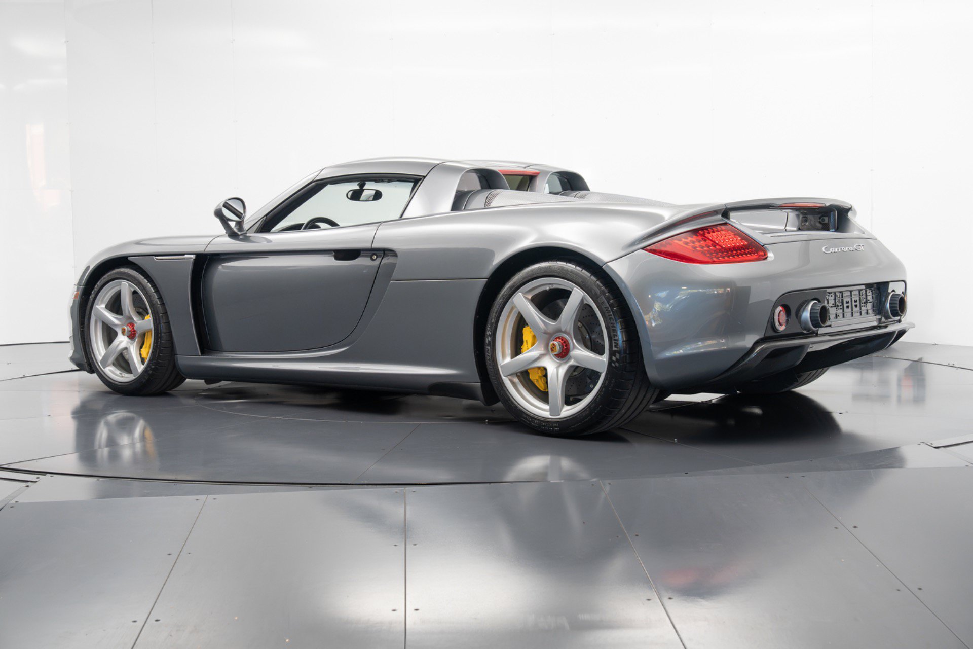 Used 2004 Porsche Carrera GT RWD image 61