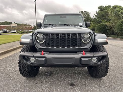 Used 2024 Jeep Wrangler Unlimited Rubicon image 2