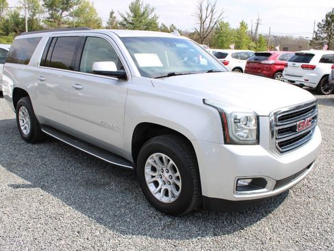 Used 2015 GMC Yukon XL SLT w/ Open Road Package AWD/4WD image 4