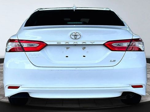 Used 2020 Toyota Camry LE FWD image 5