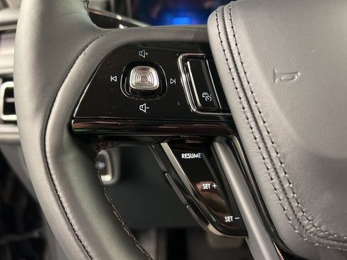 New 2026 Lincoln Aviator AWD image 16