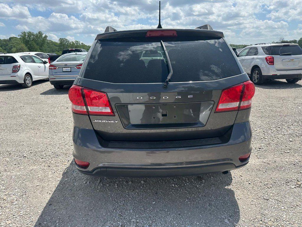 Used 2019 Dodge Journey SE w/ Connectivity Group FWD image 4