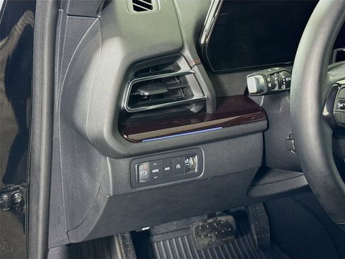 Used 2024 Chevrolet Traverse RS w/ LPO, Floor Liner Package image 4