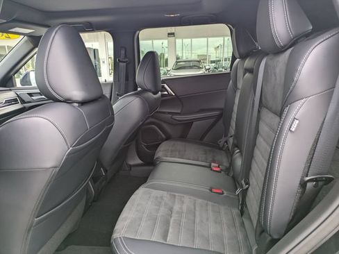 Used 2024 Mitsubishi Outlander SE FWD image 14