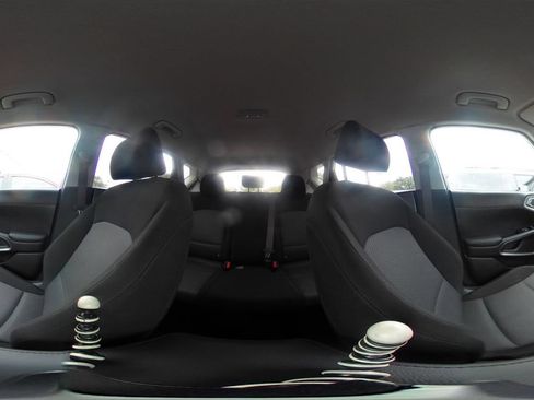 Used 2025 Kia Soul LX w/ LX Technology Package FWD image 40