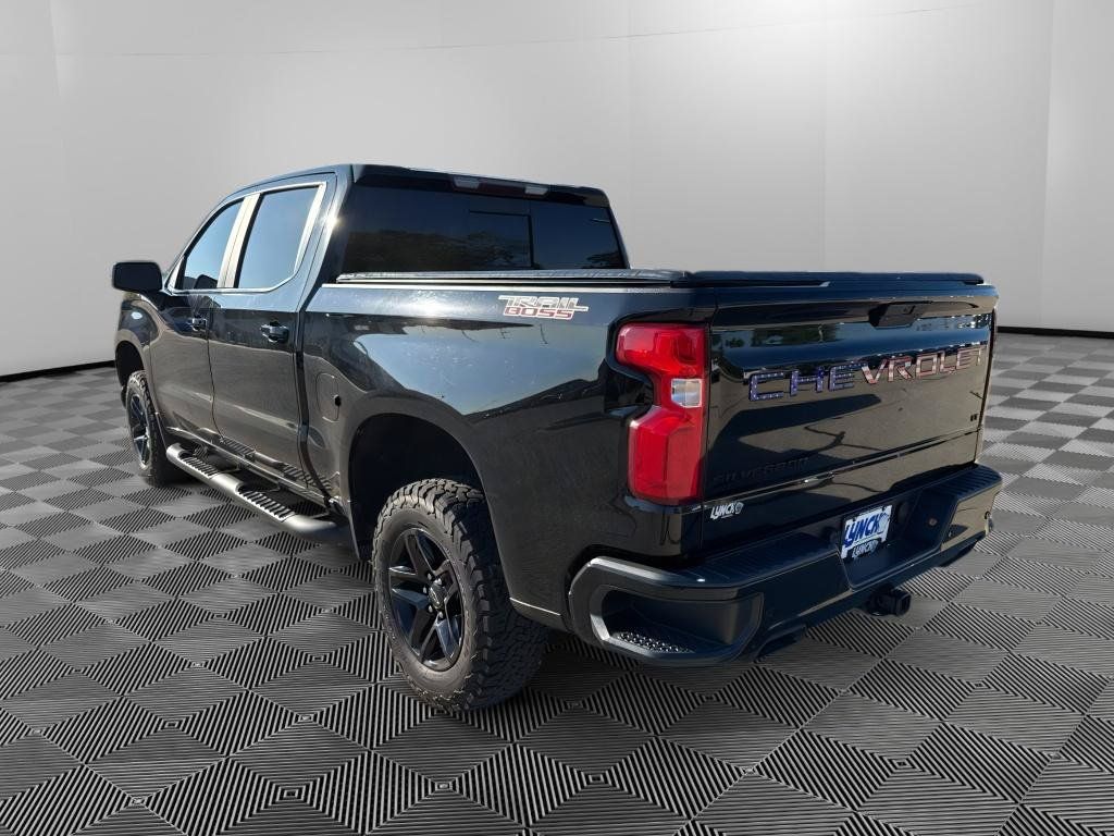 Used 2020 Chevrolet Silverado 1500 LT Trail Boss w/ Midnight Edition AWD/4WD image 3