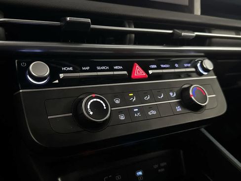 Used 2025 Hyundai Santa Cruz SE FWD image 18