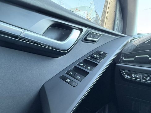 Used 2024 Kia Niro SX Touring image 12