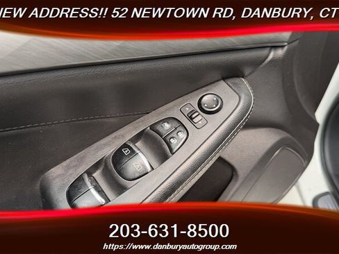 Used 2017 Nissan Maxima 3.5 SV w/ Interior Lighting Package FWD image 11