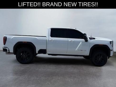 Used 2024 GMC Sierra 2500 AT4 w/ Technology Package AWD/4WD image 2