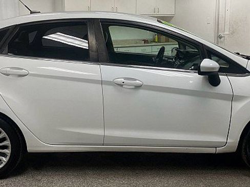 Used 2014 Ford Fiesta Titanium image 4