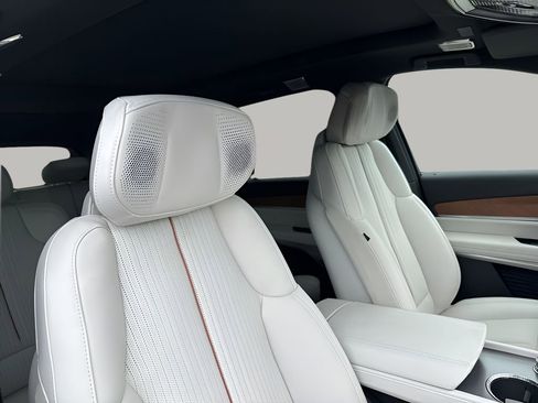 New 2026 Cadillac Vistiq Luxury w/ LPO, Floor Liner Package image 22