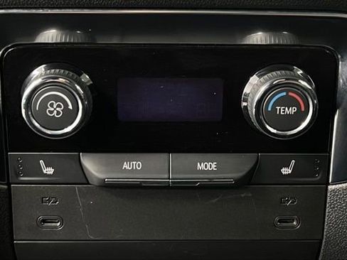 Used 2025 Chevrolet Suburban Premier image 44