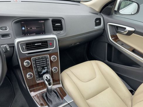 Used 2017 Volvo V60 T5 Premier w/ Convenience Package image 26