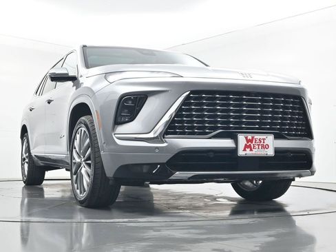 Used 2025 Buick Enclave Avenir w/ Super Cruise Package AWD/4WD image 32