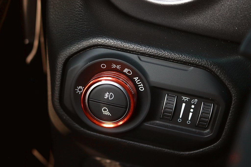 Used 2022 Jeep Gladiator Mojave w/ Cold Weather Group AWD/4WD image 24
