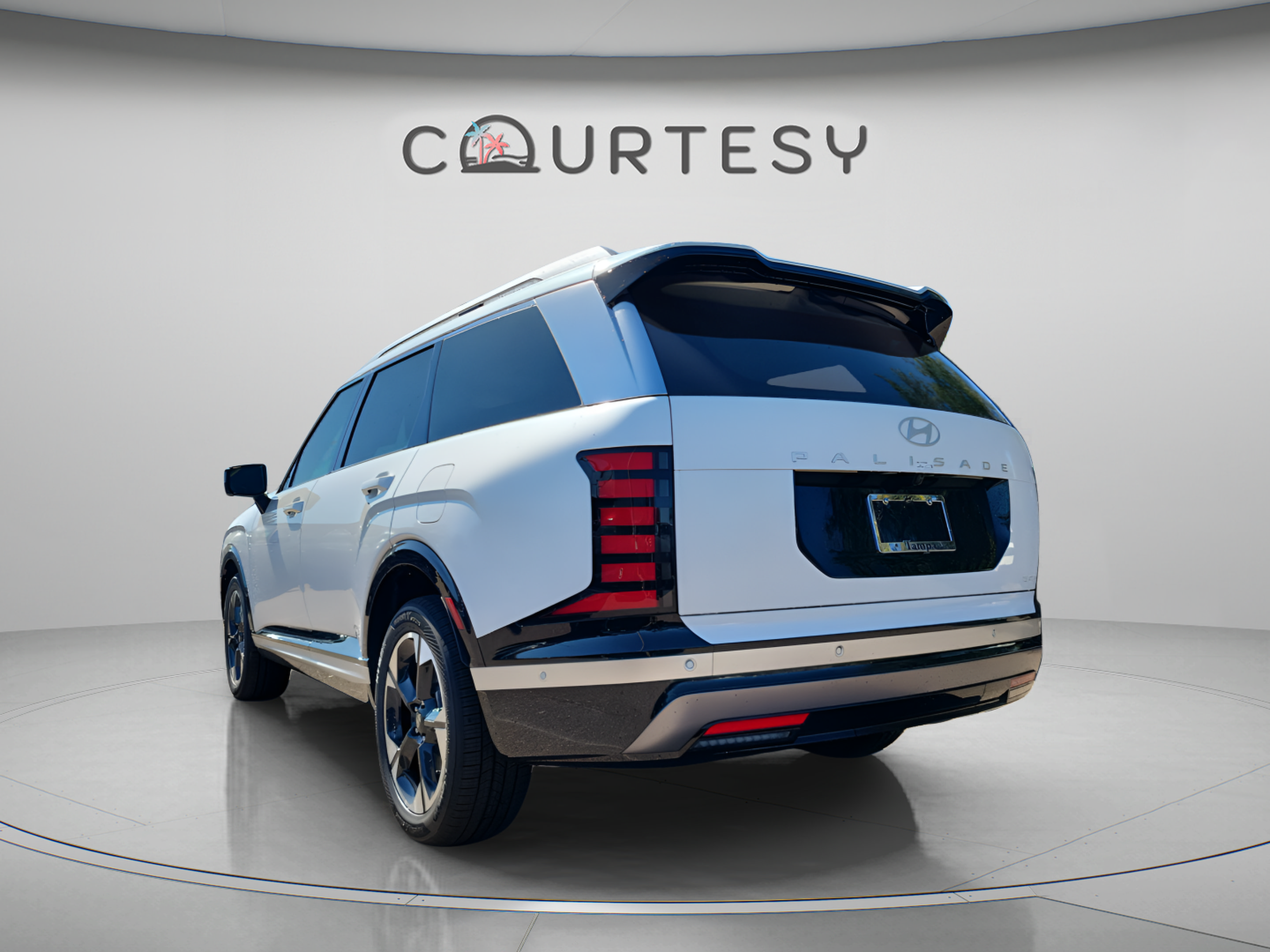Certified 2026 Hyundai Palisade Limited FWD image 2