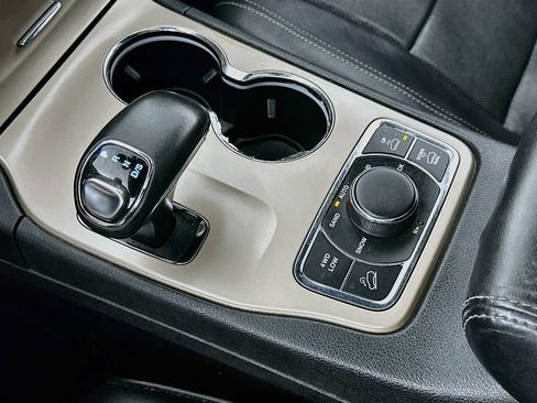 Used 2014 Jeep Grand Cherokee Overland AWD/4WD image 16