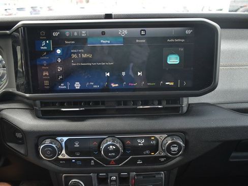 Used 2024 Jeep Wrangler Unlimited w/ LED Headlamp & Fog Lamp Group image 16