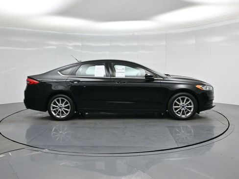 Certified 2017 Ford Fusion SE image 24