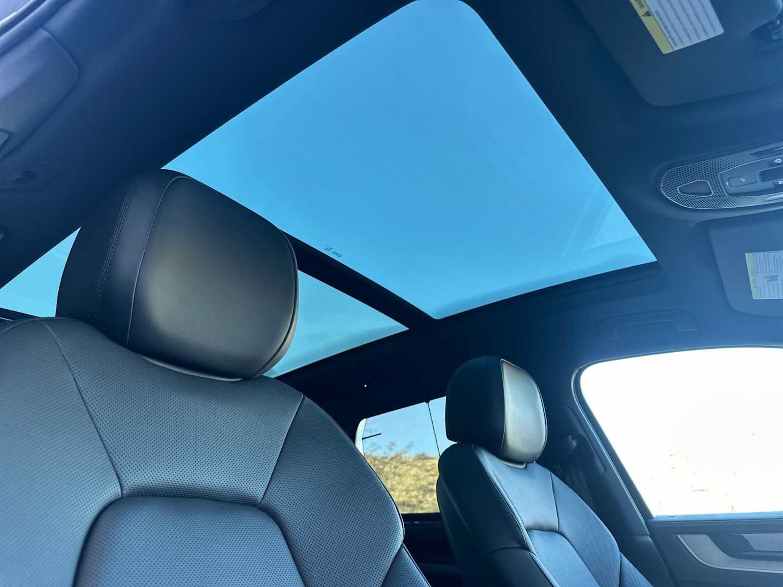Certified 2025 Porsche Cayenne E-Hybrid AWD/4WD image 18