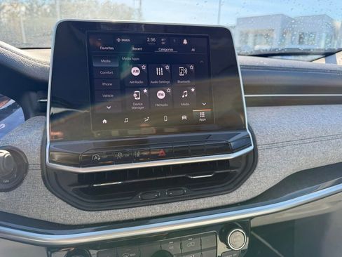 Used 2022 Jeep Compass Latitude w/ Sun and Sound Group image 18