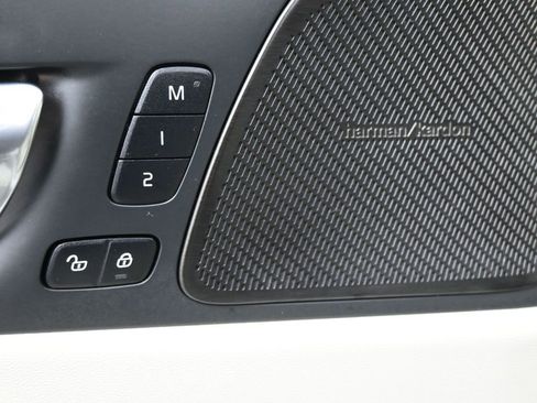 Used 2025 Volvo XC60 B5 Ultra w/ Protection Package Premier image 5