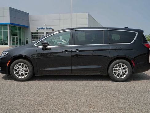 Used 2026 Chrysler Pacifica Select FWD image 10