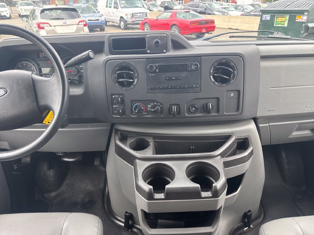 Used 2014 Ford E-250 and Econoline 250 Extended w/ Power Group RWD image 18