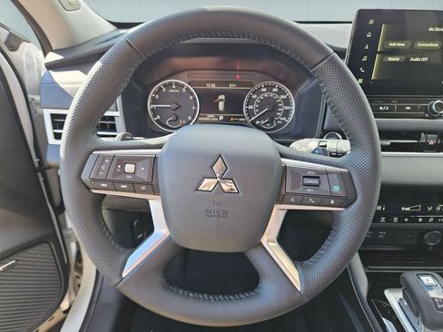 Used 2025 Mitsubishi Outlander Trail Edition image 19