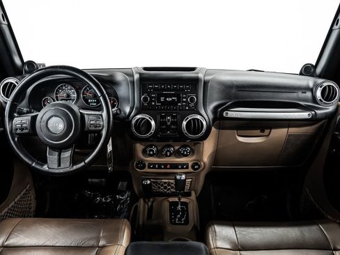 Used 2012 Jeep Wrangler Unlimited Rubicon w/ Dual Top Group AWD/4WD image 20