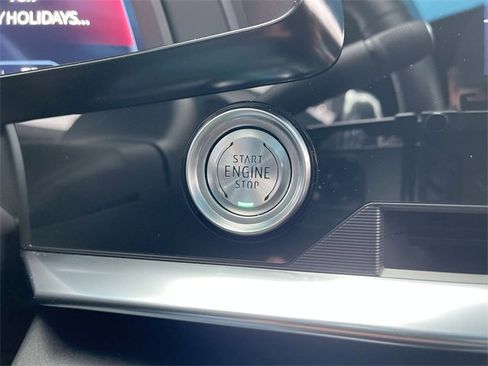 Used 2023 Chevrolet Corvette Stingray w/ Z51 Performance Package image 16