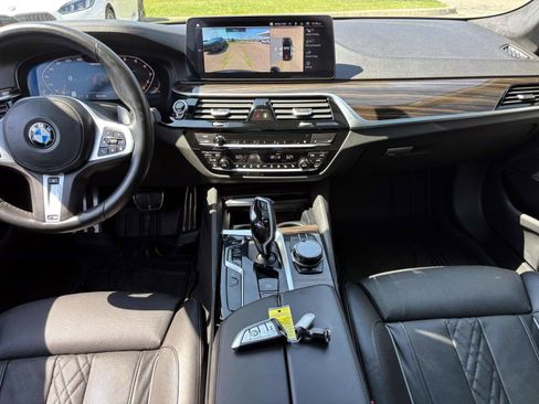 Used 2021 BMW M550i xDrive w/ Dynamic Handling Package image 30