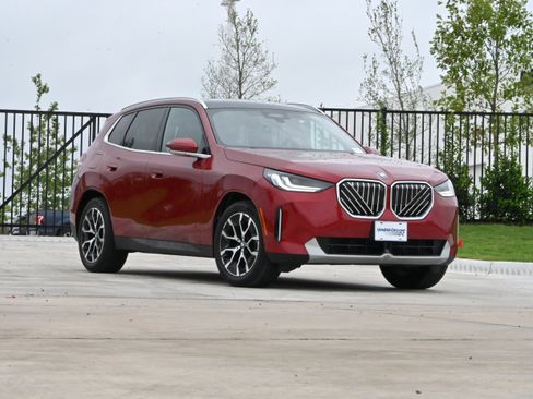 Certified 2025 BMW X3 xDrive30 w/ Premium Package AWD/4WD image 2