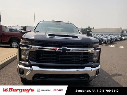 Used 2024 Chevrolet Silverado 2500 LT w/ Convenience Package AWD/4WD image 8