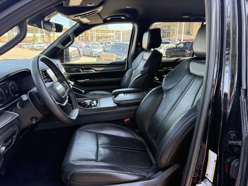 Used 2024 Jeep Wagoneer L Series II RWD image 23
