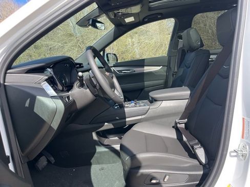 New 2025 Cadillac XT6 Luxury image 17
