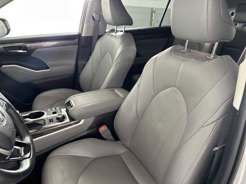Used 2023 Toyota Highlander Limited image 30