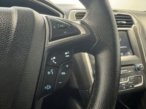 Used 2018 Ford Fusion SE w/ Fusion SE Technology Package image 16