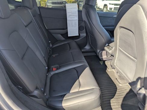 Used 2025 Tesla Model Y Long Range image 13