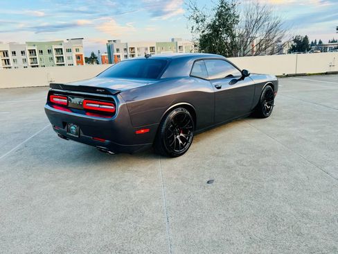 Used 2016 Dodge Challenger SRT w/ Technology Group image 10