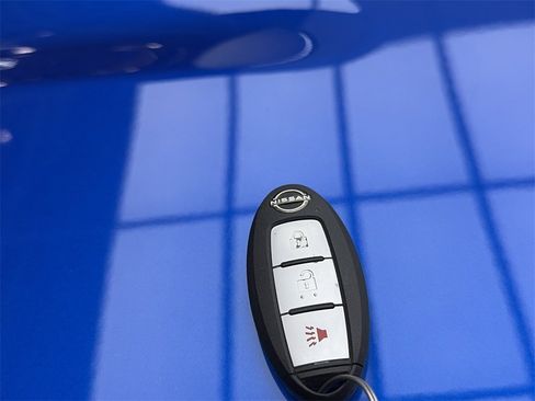 Used 2025 Nissan Frontier SV image 60